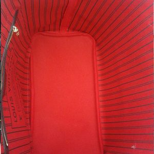 https://dbiyorq10n2b9.cloudfront.net/product-images/CBAGLV777/LOUIS-VUITTON-Damier-Ebene-Neverfull-MM-interior.jpg.webp