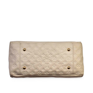 https://dbiyorq10n2b9.cloudfront.net/product-images/CBAGLV789/LOUIS-VUITTON-Empreinte-Artsy-MM-Neige-bottom.jpg.webp