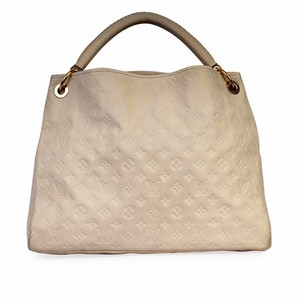 https://dbiyorq10n2b9.cloudfront.net/product-images/CBAGLV789/LOUIS-VUITTON-Empreinte-Artsy-MM-Neige-front.jpg.webp