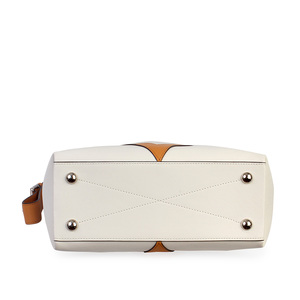 https://dbiyorq10n2b9.cloudfront.net/product-images/CBAGLV812/LOUIS-VUITTON-Calfskin-V-Hobo-PM-White-NEW-bottom.jpg.webp