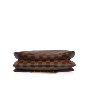https://dbiyorq10n2b9.cloudfront.net/product-images/CBAGLV866/LOUIS-VUITTON-Damier-Ebene-Hoxton-GM-bottom.jpg.webp