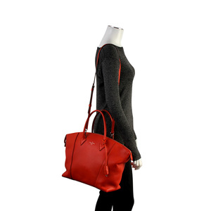 https://dbiyorq10n2b9.cloudfront.net/product-images/CBAGLV913/LOUIS-VUITTON-Taurillon-Lockit-PM-Orange-mannequin.jpg.webp