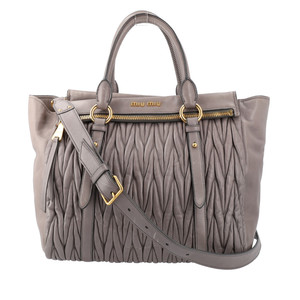 https://dbiyorq10n2b9.cloudfront.net/product-images/CBAGMIU0016/MIU-MIU-Matelasse-Shopper-Marble_1.jpg.webp