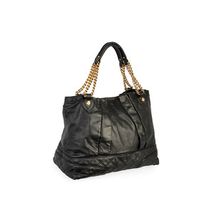 https://dbiyorq10n2b9.cloudfront.net/product-images/CBAGMJ113/MARC-JACOBS-Leather-Chain-Handle-Tote-Black-angle.jpg.webp