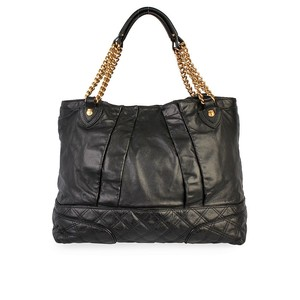 https://dbiyorq10n2b9.cloudfront.net/product-images/CBAGMJ113/MARC-JACOBS-Leather-Chain-Handle-Tote-Black-front.jpg.webp