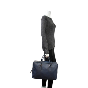 https://dbiyorq10n2b9.cloudfront.net/product-images/CBAGPRA0038/PRADA-Saffiano-Leather-Briefcase-Navy-Mannequin.jpg.webp