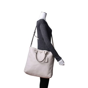 https://dbiyorq10n2b9.cloudfront.net/product-images/CBAGPRA0145/PRADA-Leather-Tote-White.jpg.webp