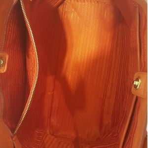 https://dbiyorq10n2b9.cloudfront.net/product-images/CBAGPRA159/PRADA-Pebbled-Leather-Tote-Orange-interior.jpg.webp