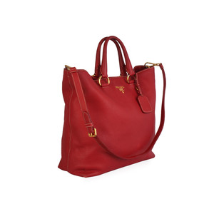 https://dbiyorq10n2b9.cloudfront.net/product-images/CBAGPRA166/PRADA-Vitello-Daino-Large-Shopper-Tote-Red-angle.jpg.webp