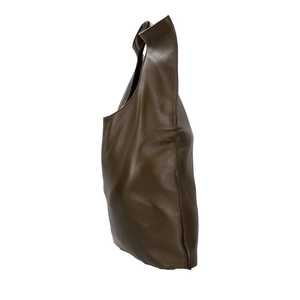https://dbiyorq10n2b9.cloudfront.net/product-images/CBAGTF0010/TOM-FORD-Leather-Zip-Lock-Tote-Green-Forest_3.jpg.webp