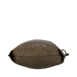https://dbiyorq10n2b9.cloudfront.net/product-images/CBAGTF0010/TOM-FORD-Leather-Zip-Lock-Tote-Green-Forest_8.jpg.webp