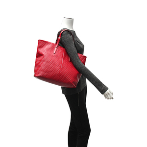 https://dbiyorq10n2b9.cloudfront.net/product-images/CBAGTOD0003/TODS-Patent-Signature-Shopper-Tote-Red.jpg.webp
