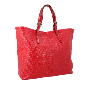https://dbiyorq10n2b9.cloudfront.net/product-images/CBAGTOD0003/TODS-Patent-Signature-Shopper-Tote-Red_2.jpg.webp