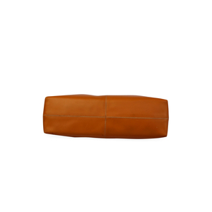 https://dbiyorq10n2b9.cloudfront.net/product-images/CBAGTOD104/TODS-Leather-Shoulder-Bag-Tan-bottom.jpg.webp