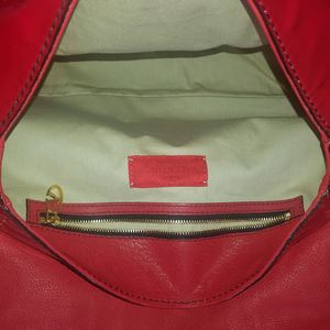 https://dbiyorq10n2b9.cloudfront.net/product-images/CBAGVA112/VALENTINO-Patent-Leather-Histoire-Satchel-Red-interior-1.jpg.webp