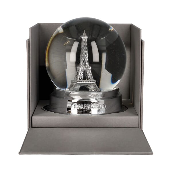 Eiffel Tower Snow Globe