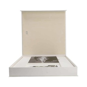 https://dbiyorq10n2b9.cloudfront.net/product-images/CPENMBC0200/MONTBLANC-Great-Characters-John-Lennon-1940-Rollerball-Pen-Limited-Edition_1.jpg.webp