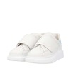 https://dbiyorq10n2b9.cloudfront.net/product-images/CSHOAMQ0036/ALEXANDER-MCQUEEN-Kids-Leather-Oversized-Sneakers-White_3.jpg.webp