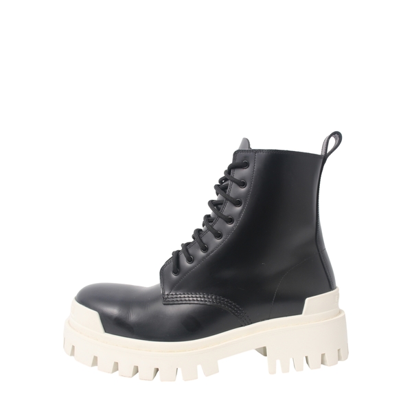 Leather Strike Boots Black