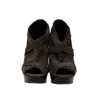 https://dbiyorq10n2b9.cloudfront.net/product-images/CSHOBUR0143/BURBERRY-Suede-Berkeley-Peep-Toe-Pumps-Anthracite_4.jpg.webp