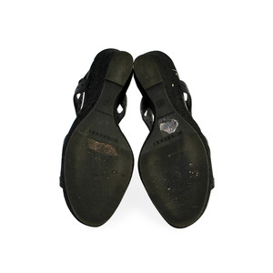 https://dbiyorq10n2b9.cloudfront.net/product-images/CSHOBUR134/BURBERRY-Leather-Check-Laleham-Wedge-Espadrilles-Black-S-37-4-soles.jpg.webp