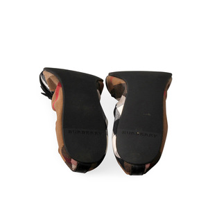 https://dbiyorq10n2b9.cloudfront.net/product-images/CSHOBUR141/BURBERRY-Check-Glengall-Buckle-Ballerina-Flats-Black-S-36-3.5-soles.jpg.webp