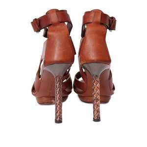 https://dbiyorq10n2b9.cloudfront.net/product-images/CSHOBV0047/BOTTEGA-VENETA-Leather-Strappy-Sandals-Brown-back.jpg.webp