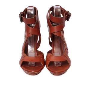 https://dbiyorq10n2b9.cloudfront.net/product-images/CSHOBV0047/BOTTEGA-VENETA-Leather-Strappy-Sandals-Brown-front.jpg.webp