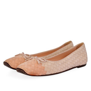 https://dbiyorq10n2b9.cloudfront.net/product-images/CSHOBV109/BOTTEGA-VENETA-Woven-Suede-Ballet-Flats-Blush-Pink-S-40.5-7-angle.jpg.webp