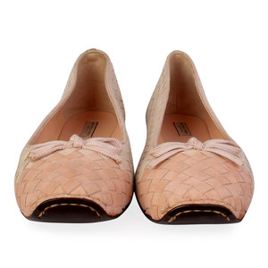 https://dbiyorq10n2b9.cloudfront.net/product-images/CSHOBV109/BOTTEGA-VENETA-Woven-Suede-Ballet-Flats-Blush-Pink-S-40.5-7-front.jpg.webp