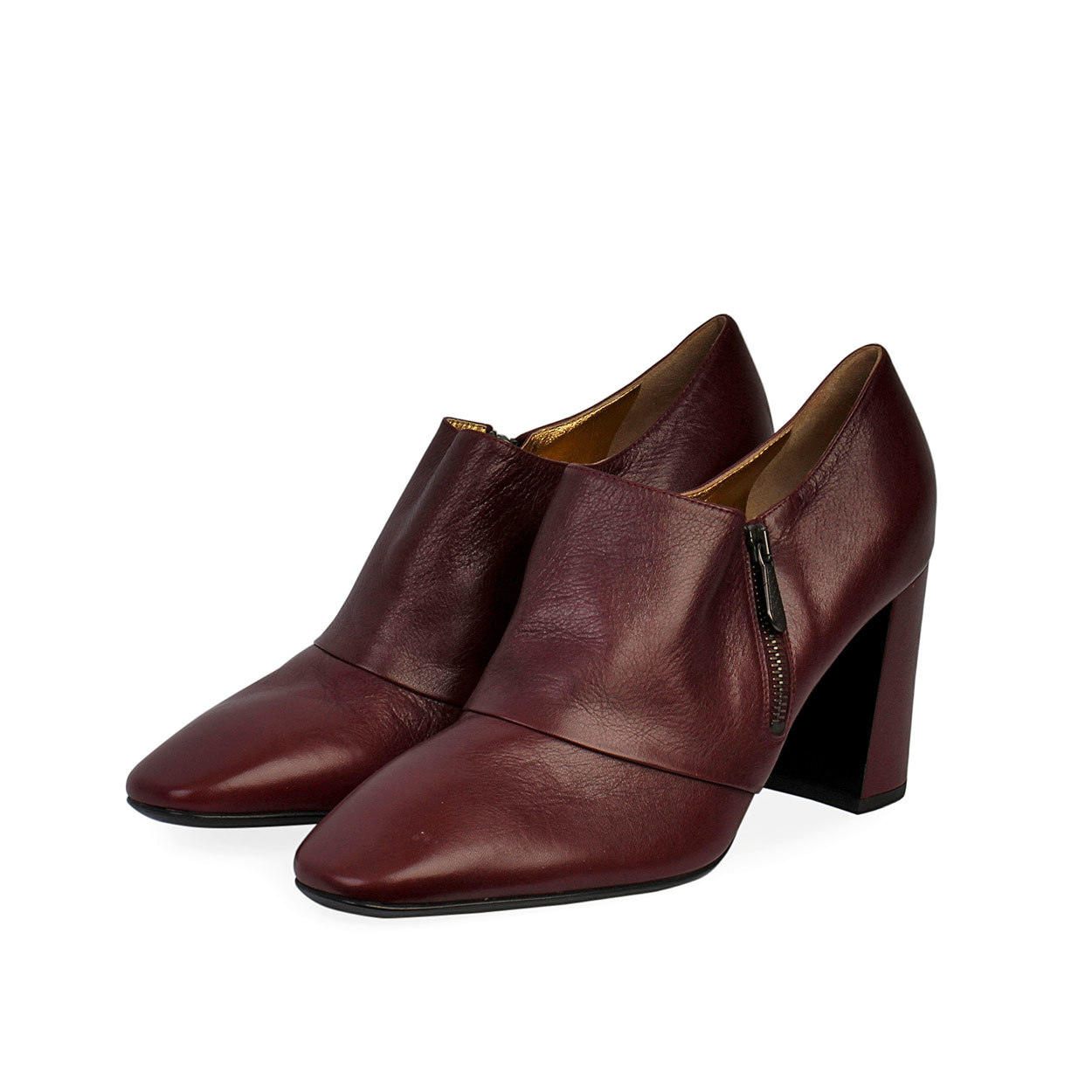 https://dbiyorq10n2b9.cloudfront.net/product-images/CSHOBV112/BOTTEGA-VENETA-Leather-Ankle-Boots-Burgundy-S-41-7.5-angle.jpg.webp