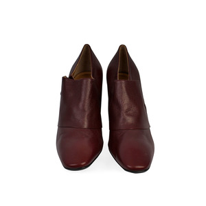 https://dbiyorq10n2b9.cloudfront.net/product-images/CSHOBV112/BOTTEGA-VENETA-Leather-Ankle-Boots-Burgundy-S-41-7.5-front.jpg.webp