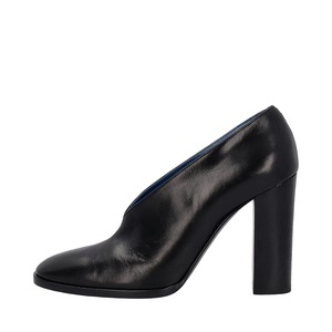 https://dbiyorq10n2b9.cloudfront.net/product-images/CSHOCEL0017/CELINE-Leather-V-Pumps-Black_6.jpg.webp