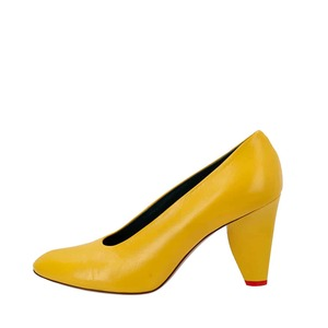 https://dbiyorq10n2b9.cloudfront.net/product-images/CSHOCEL0021/CELINE-Leather-Pointed-Pumps-Yellow_1.jpg.webp