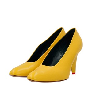 https://dbiyorq10n2b9.cloudfront.net/product-images/CSHOCEL0021/CELINE-Leather-Pointed-Pumps-Yellow_2.jpg.webp