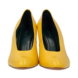 https://dbiyorq10n2b9.cloudfront.net/product-images/CSHOCEL0021/CELINE-Leather-Pointed-Pumps-Yellow_3.jpg.webp