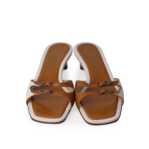 https://dbiyorq10n2b9.cloudfront.net/product-images/CSHOCH0001/CHANEL-Leather-Kitten-Heel-Mules-TanWhite-S-36-3.5-front.jpg.webp
