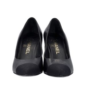 https://dbiyorq10n2b9.cloudfront.net/product-images/CSHOCH0084/CHANEL-Leather-Pearl-Heel-Pumps-Black_4.jpg.webp
