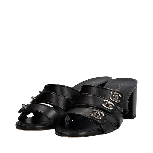 Leather Turnlock CC Sandals Black