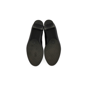 https://dbiyorq10n2b9.cloudfront.net/product-images/CSHOCHA115/CHANEL-Patent-CC-Logo-Classic-Ballerina-Flats-S-42-8-soles.jpg.webp