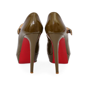 https://dbiyorq10n2b9.cloudfront.net/product-images/CSHOCL0036/CHRISTIAN-LOUBOUTIN-Patent-Bana-Mary-Jane-Pumps-Green-S-39.5-6-back.jpg.webp