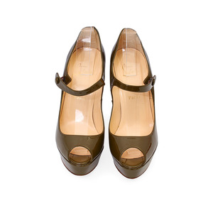 https://dbiyorq10n2b9.cloudfront.net/product-images/CSHOCL0036/CHRISTIAN-LOUBOUTIN-Patent-Bana-Mary-Jane-Pumps-Green-S-39.5-6-front.jpg.webp