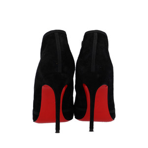 https://dbiyorq10n2b9.cloudfront.net/product-images/CSHOCL0178/CHRISTIAN-LOUBOUTIN-Suede-Arnoeud-Booties-Black_3.jpg.webp