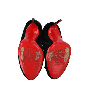 https://dbiyorq10n2b9.cloudfront.net/product-images/CSHOCL0178/CHRISTIAN-LOUBOUTIN-Suede-Arnoeud-Booties-Black_5.jpg.webp