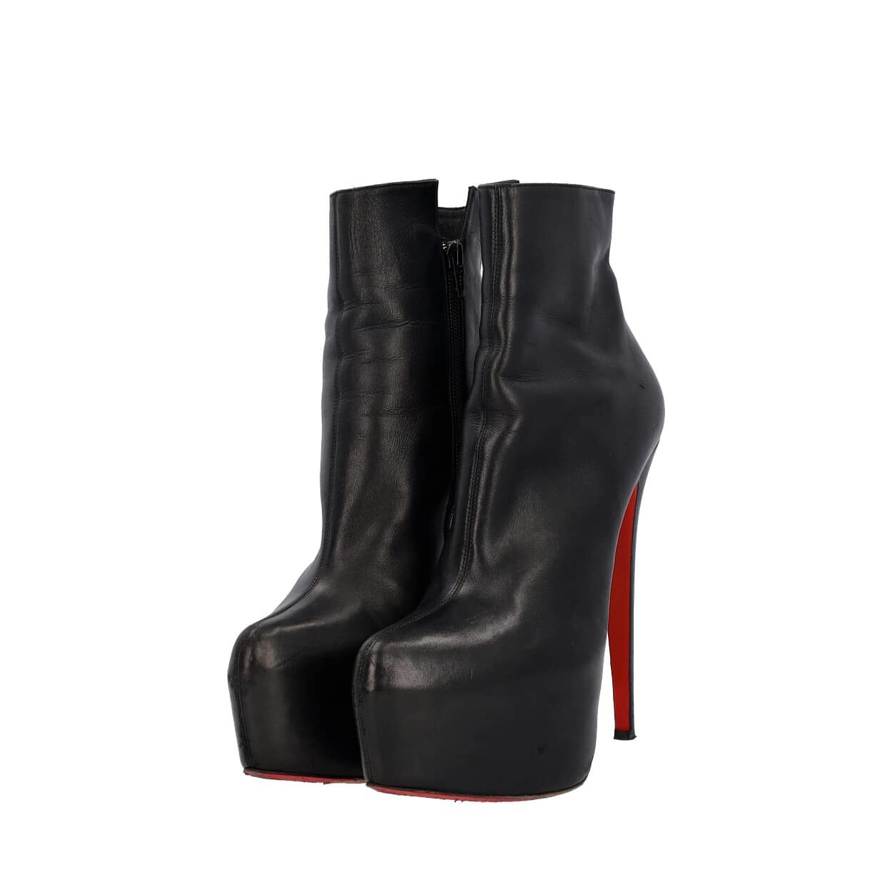 https://dbiyorq10n2b9.cloudfront.net/product-images/CSHOCL0411/CHRISTIAN-LOUBOUTIN-Leather-Daffodile-Boots-Black-.._2.jpg.webp
