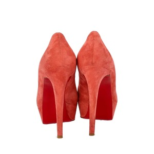 https://dbiyorq10n2b9.cloudfront.net/product-images/CSHOCL0421/CHRISTIAN-LOUBOUTIN-Suede-Bianca-Pumps-Pink_4.jpg.webp