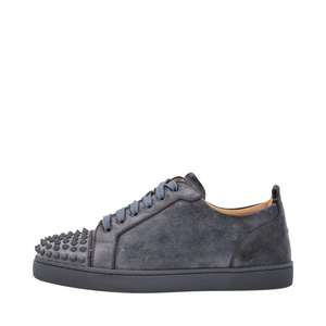 https://dbiyorq10n2b9.cloudfront.net/product-images/CSHOCL0552/CHRISTIAN-LOUBOUTIN-Suede-Louis-Junior-Spike-Sneakers-Grey_3.jpg.webp