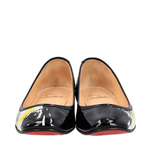 https://dbiyorq10n2b9.cloudfront.net/product-images/CSHOCL0569/CHRISTIAN-LOUBOUTIN-Patent-Graffiti-Ballerina-Flats-Black_2.jpg.webp