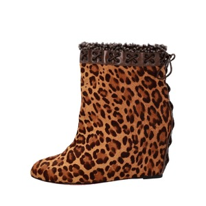 https://dbiyorq10n2b9.cloudfront.net/product-images/CSHOCL0595/CHRISTIAN-LOUBOUTIN-Pony-Hair-Leopard-Print-Wedge-Ankle-Boots_1.jpg.webp