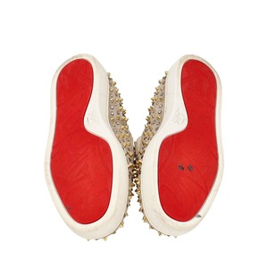 https://dbiyorq10n2b9.cloudfront.net/product-images/CSHOCL0633/CHRISTIAN-LOUBOUTIN-Suede-Spikes-Crystals-Roller-Boat-Slip-On-Sneakers-Beige_2.jpg.webp